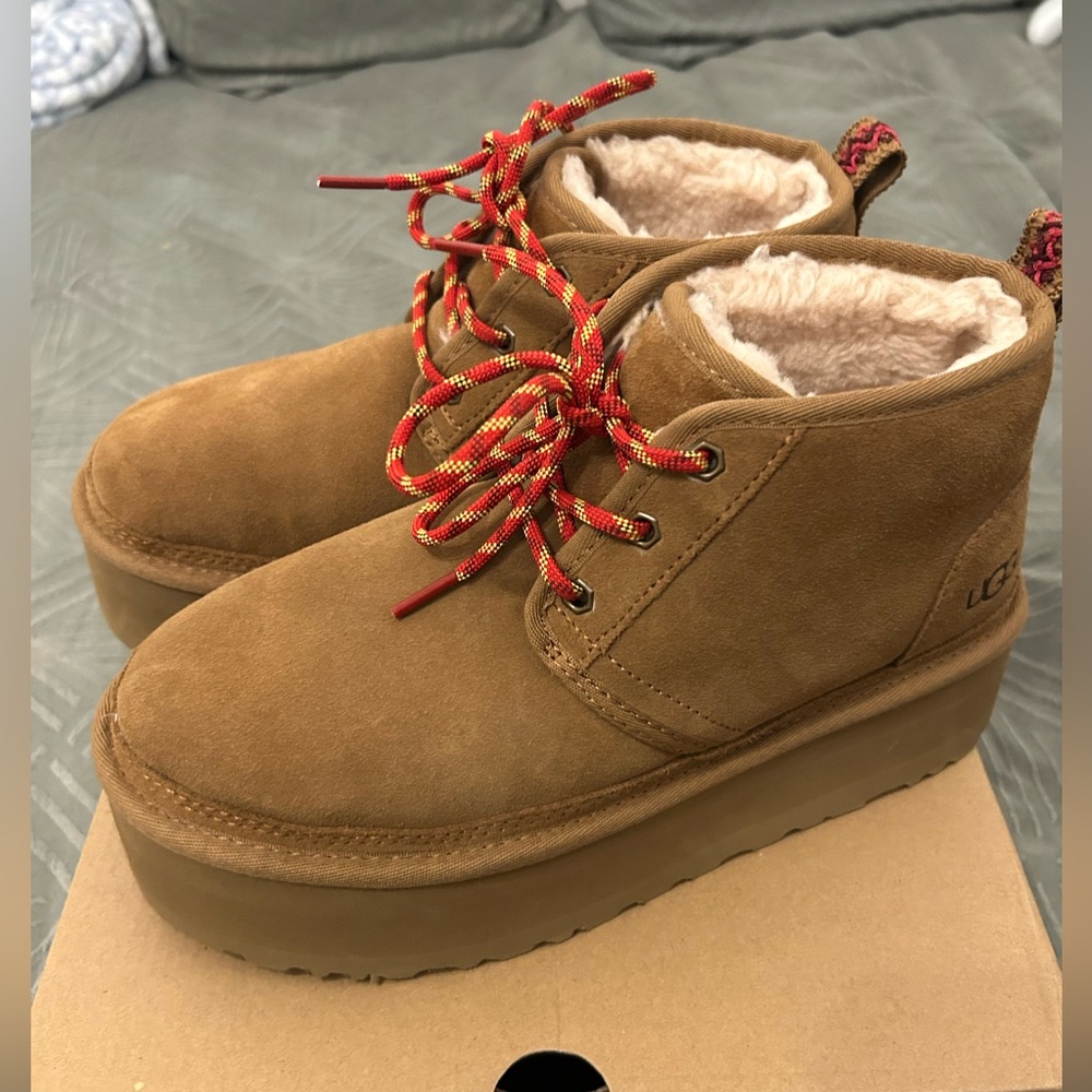 Uggs shoes women  Neumal Heritage platform boots 
US woman 9